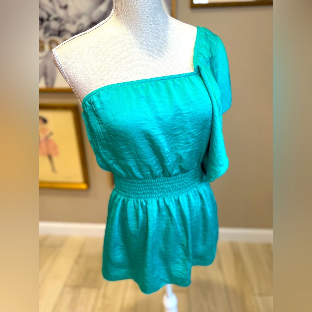 5 for $30 NWT! SPEECHLESS Silky Teal One-Shoulder Blouse